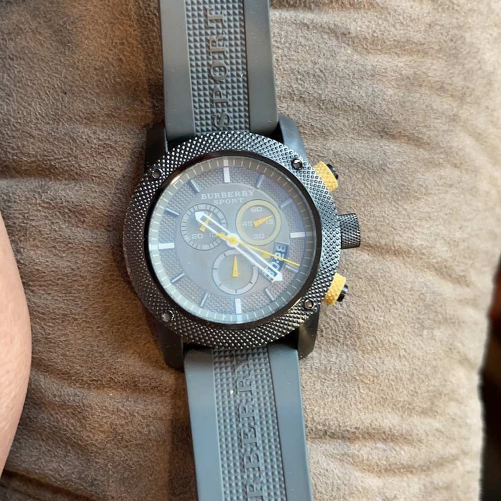 Burberry watch - Picture 8 of 9